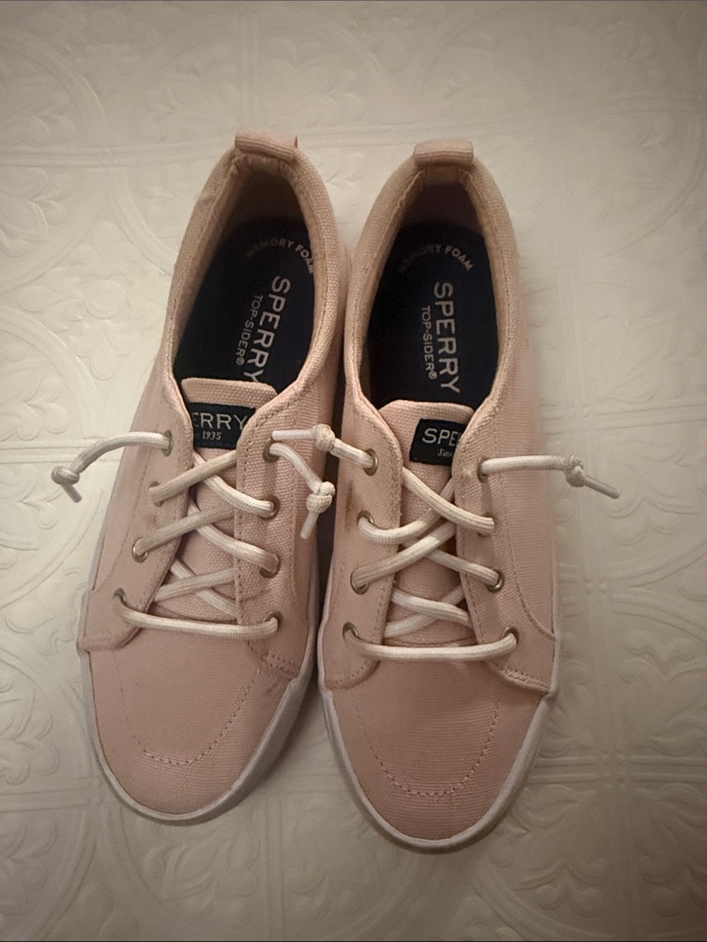 Sperry Womenโs Canvas Sneakers in Blush Pink